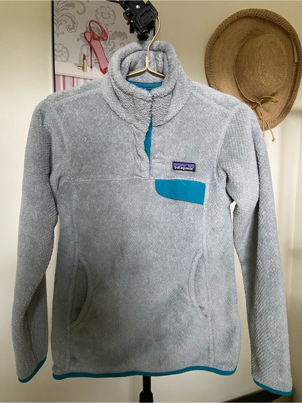 Patagonia Women  Gray Fleece Pullover with Teal Accents